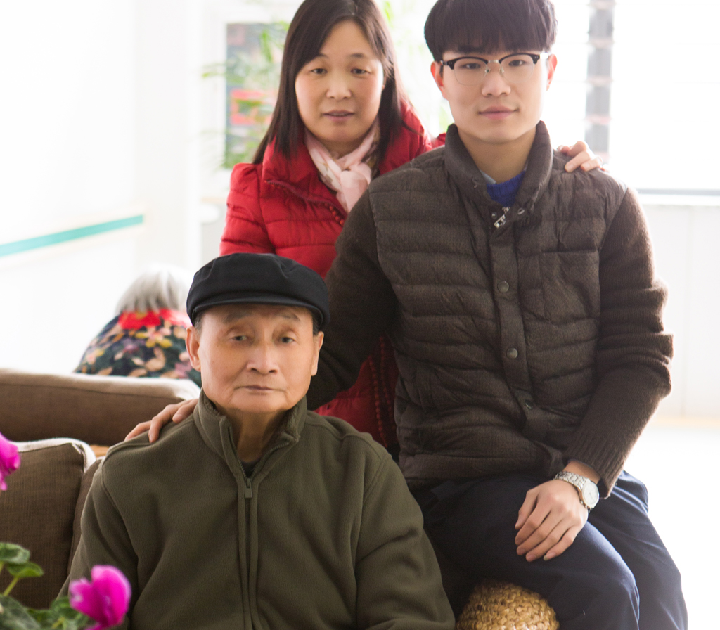 1509411466679041.jpg 丁志祥一家.jpg